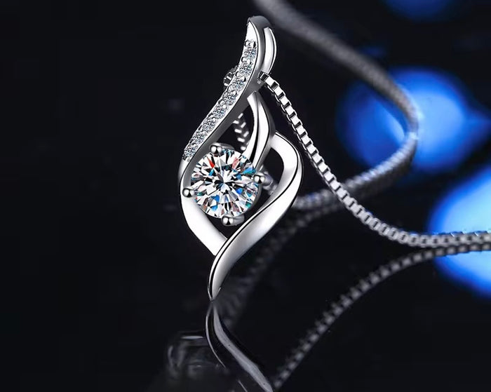 Starlit Moissanite Twist